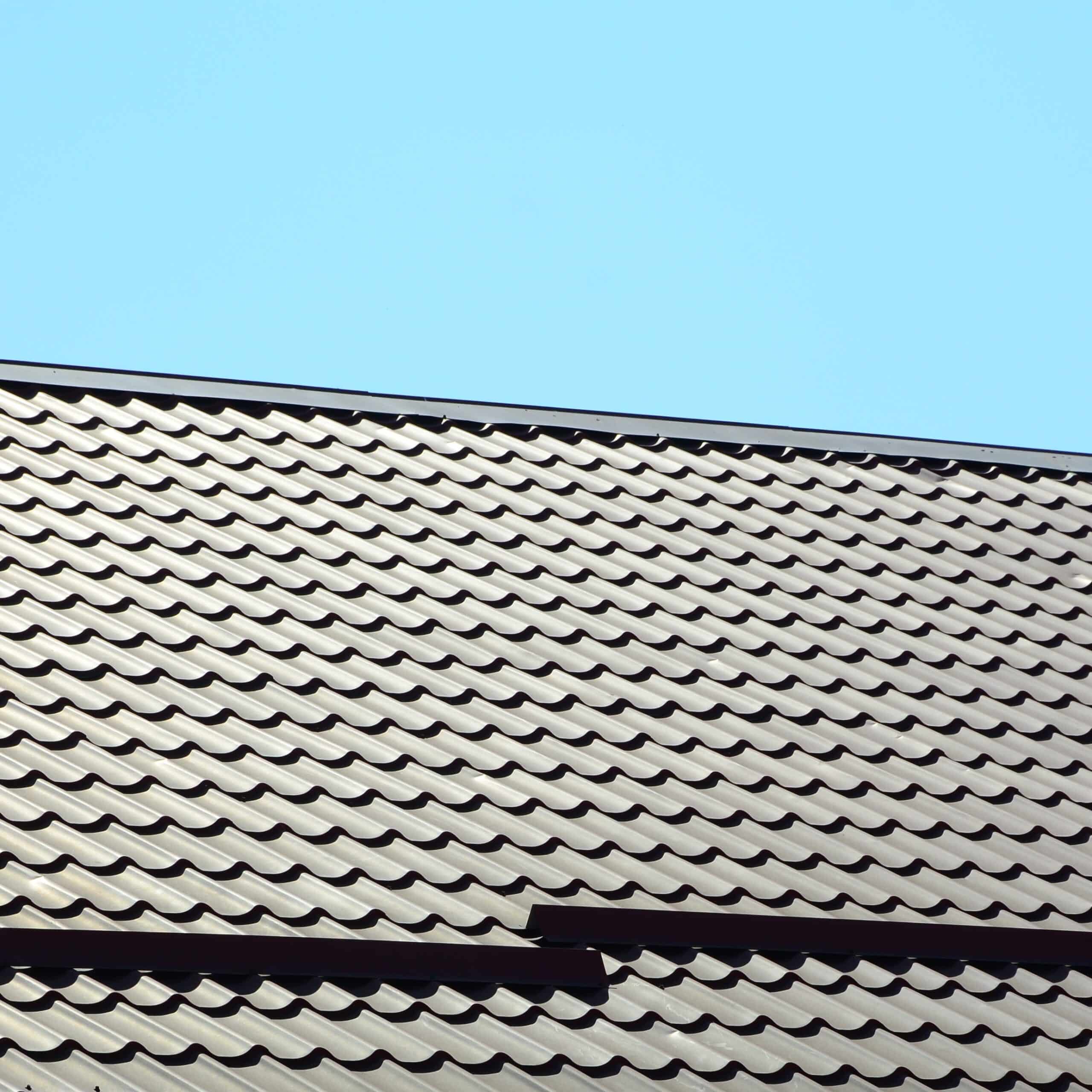 Metal roof vs shingles cost